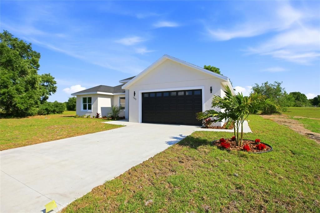 For Sale: $329,900 (3 beds, 2 baths, 1488 Square Feet)