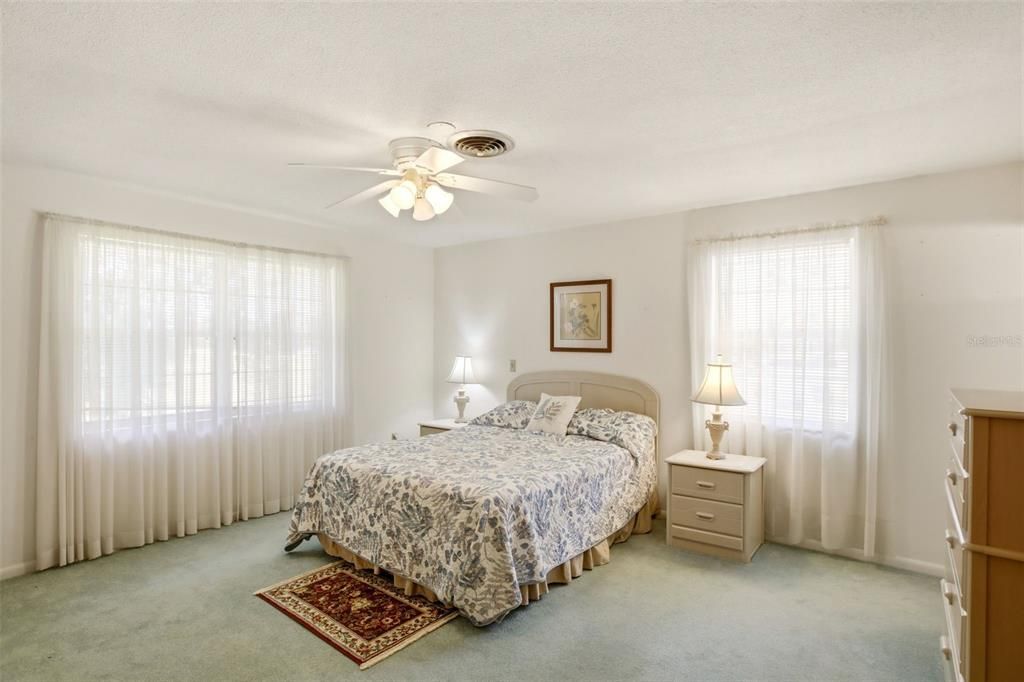 На продажу: $699,000 (5 спален, 4 ванн, 3914 Квадратных фут)