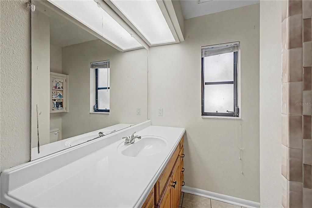 En Venta: $315,000 (3 camas, 2 baños, 1299 Pies cuadrados)