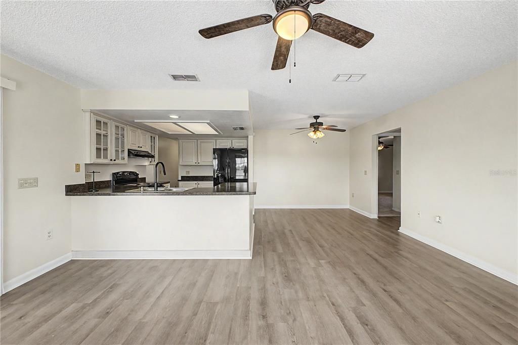 En Venta: $315,000 (3 camas, 2 baños, 1299 Pies cuadrados)