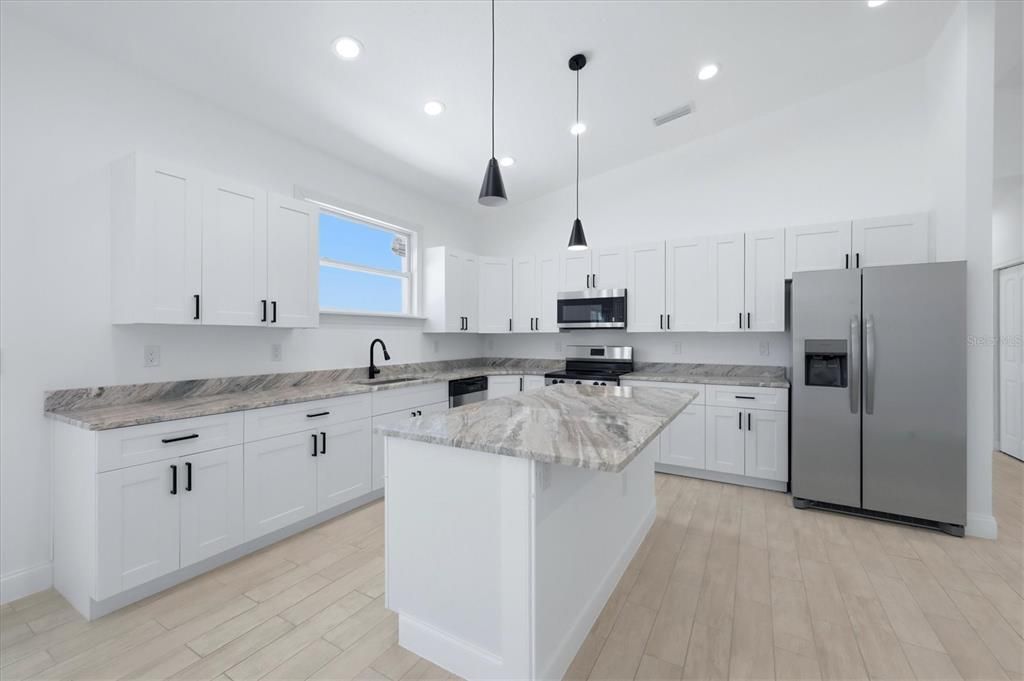 На продажу: $325,000 (3 спален, 2 ванн, 1710 Квадратных фут)