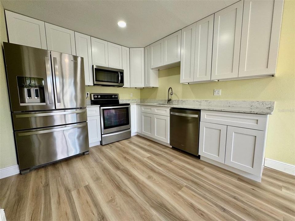 En Venta: $269,000 (2 camas, 2 baños, 1295 Pies cuadrados)