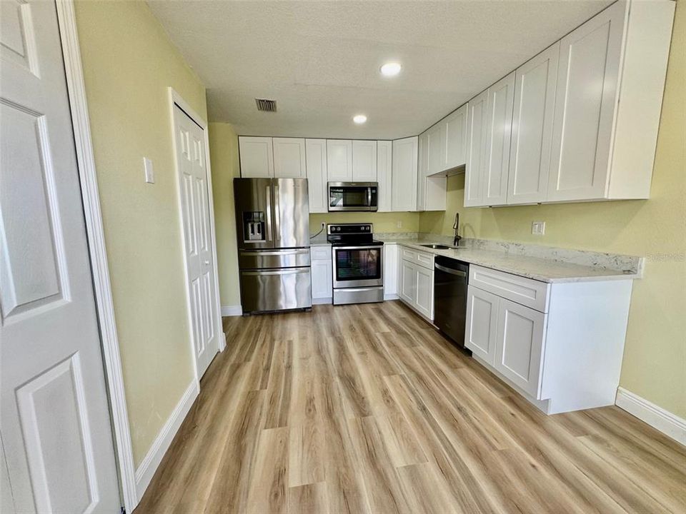 En Venta: $269,000 (2 camas, 2 baños, 1295 Pies cuadrados)