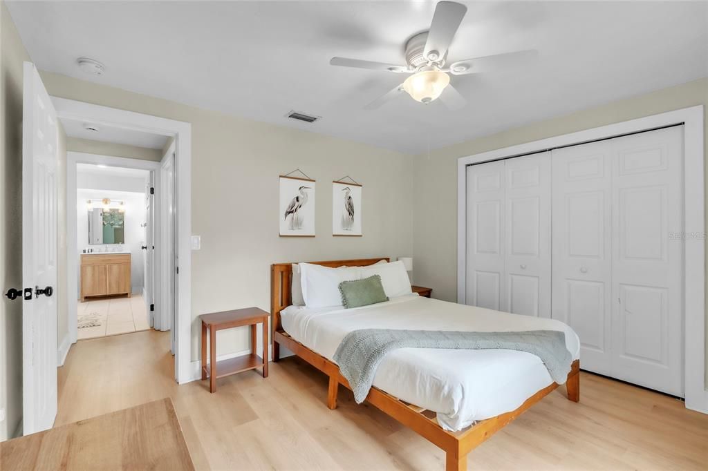 Под контрактом: $425,000 (3 спален, 2 ванн, 1578 Квадратных фут)
