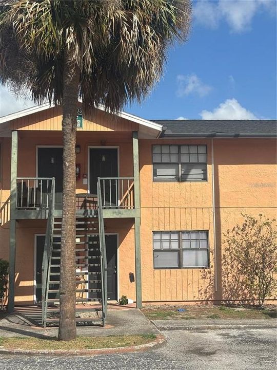 For Rent: $1,425 (2 beds, 1 baths, 899 Square Feet)