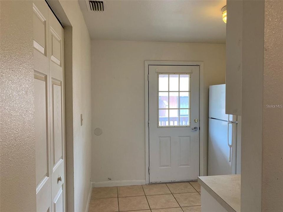For Rent: $1,425 (2 beds, 1 baths, 899 Square Feet)