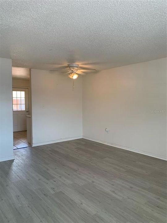 For Rent: $1,425 (2 beds, 1 baths, 899 Square Feet)