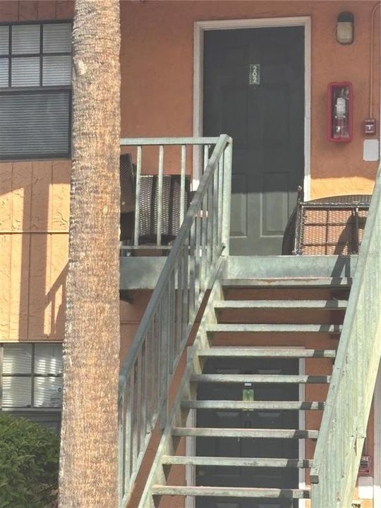 For Rent: $1,425 (2 beds, 1 baths, 899 Square Feet)