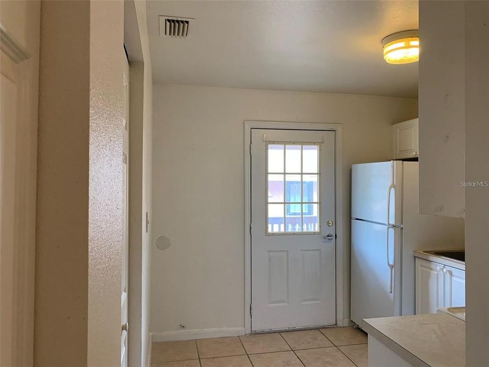 For Rent: $1,425 (2 beds, 1 baths, 899 Square Feet)