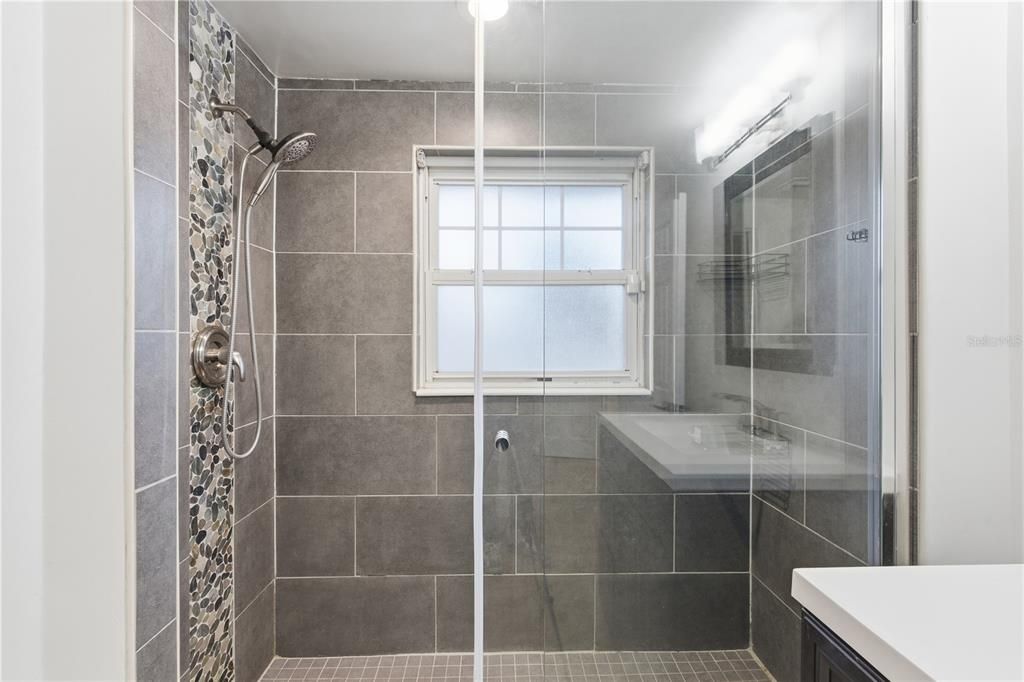 For Rent: $4,000 (3 beds, 2 baths, 1833 Square Feet)