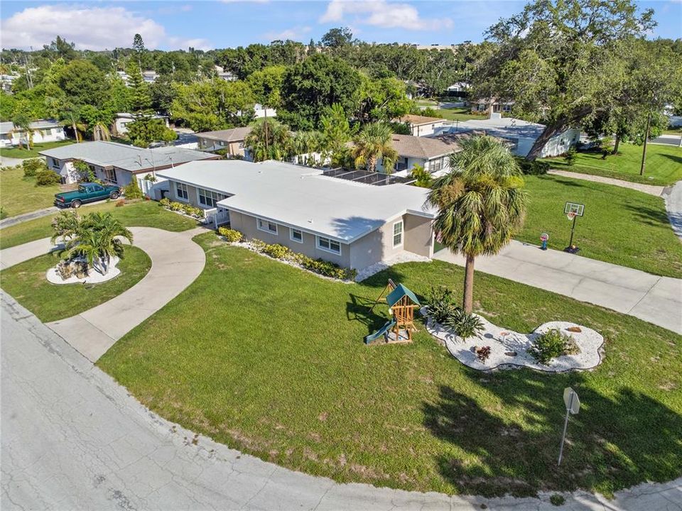 For Rent: $4,000 (3 beds, 2 baths, 1833 Square Feet)