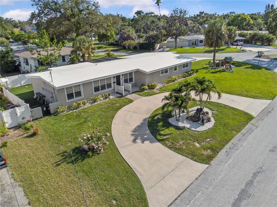 For Rent: $4,000 (3 beds, 2 baths, 1833 Square Feet)