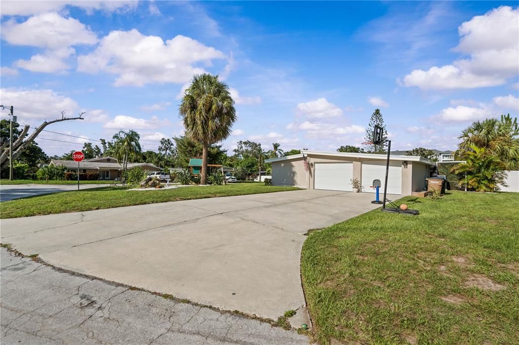 For Rent: $4,000 (3 beds, 2 baths, 1833 Square Feet)