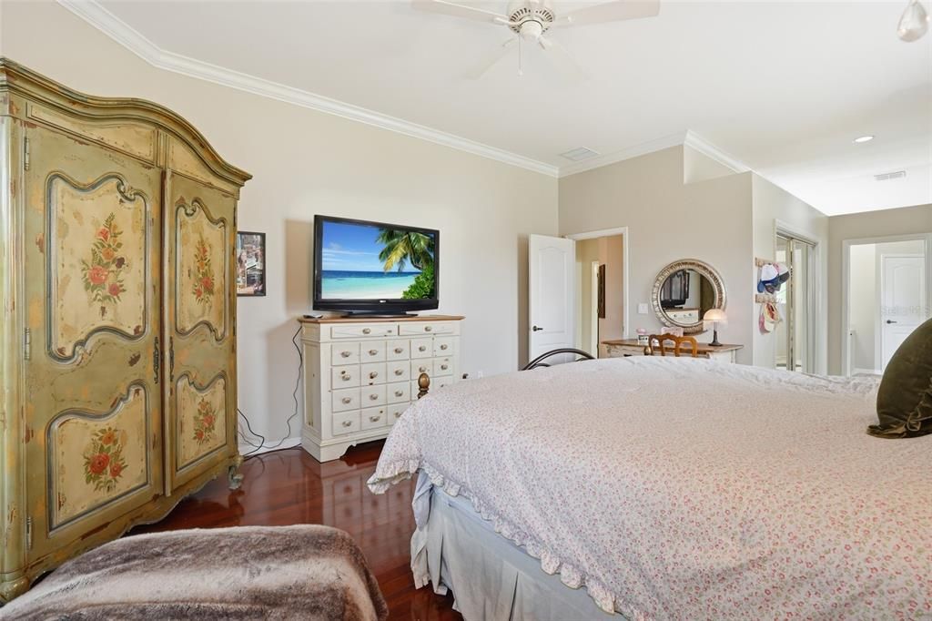 For Sale: $524,800 (4 beds, 2 baths, 2651 Square Feet)