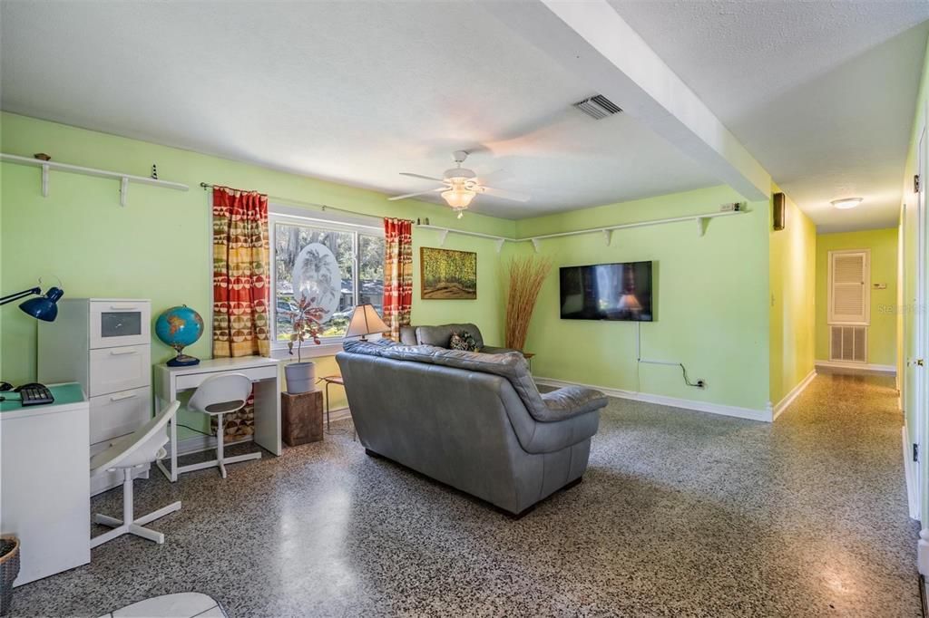 Activo con contrato: $417,000 (4 camas, 2 baños, 1752 Pies cuadrados)
