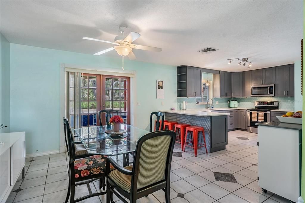 Activo con contrato: $417,000 (4 camas, 2 baños, 1752 Pies cuadrados)