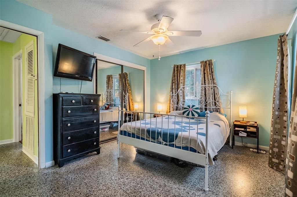 Activo con contrato: $417,000 (4 camas, 2 baños, 1752 Pies cuadrados)
