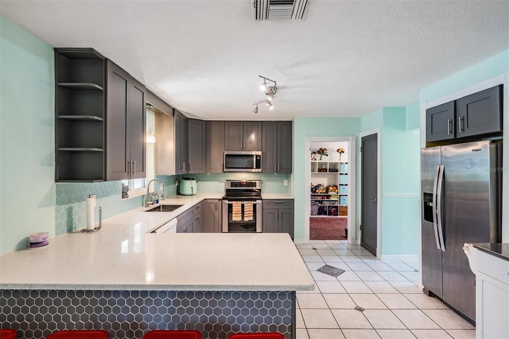 Activo con contrato: $417,000 (4 camas, 2 baños, 1752 Pies cuadrados)