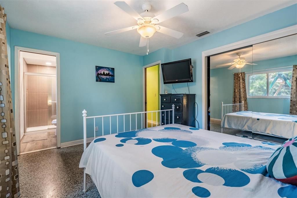 Activo con contrato: $417,000 (4 camas, 2 baños, 1752 Pies cuadrados)