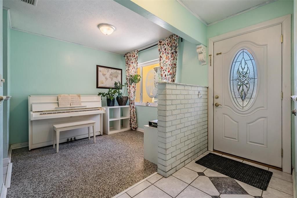 Activo con contrato: $417,000 (4 camas, 2 baños, 1752 Pies cuadrados)