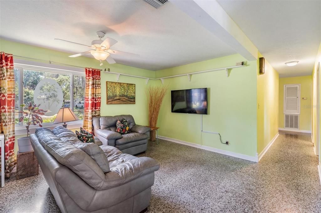 Activo con contrato: $417,000 (4 camas, 2 baños, 1752 Pies cuadrados)