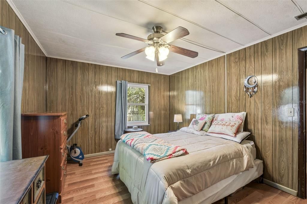 Active With Contract: $220,000 (3 beds, 2 baths, 1000 Square Feet)