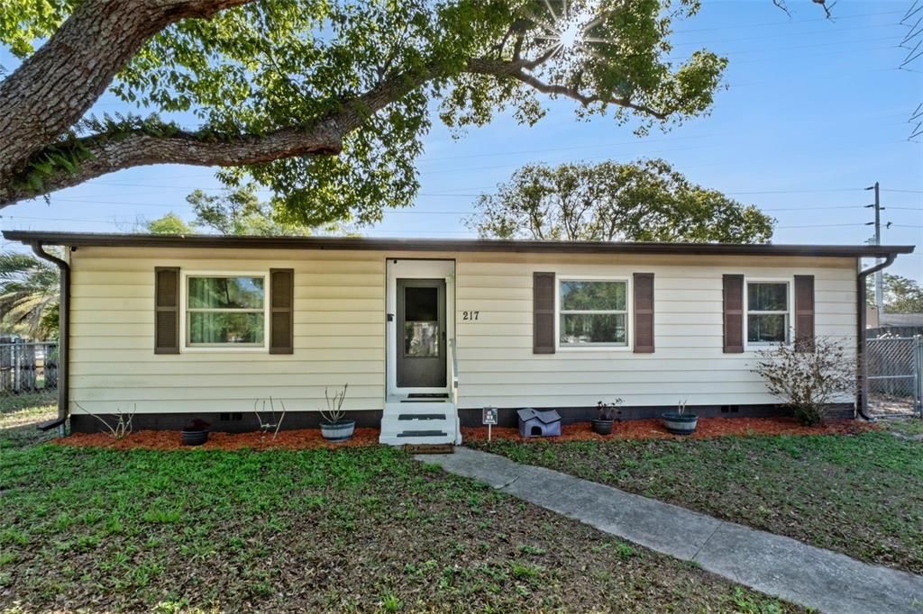 Active With Contract: $220,000 (3 beds, 2 baths, 1000 Square Feet)