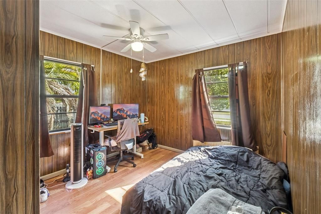 Active With Contract: $220,000 (3 beds, 2 baths, 1000 Square Feet)
