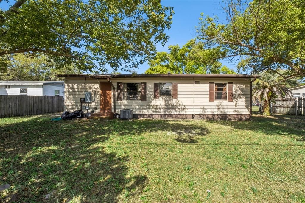 Active With Contract: $220,000 (3 beds, 2 baths, 1000 Square Feet)
