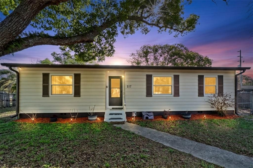 Active With Contract: $220,000 (3 beds, 2 baths, 1000 Square Feet)