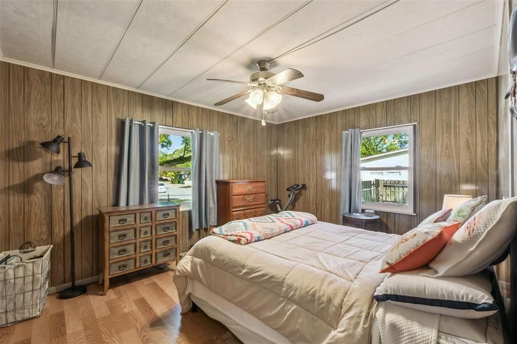Active With Contract: $220,000 (3 beds, 2 baths, 1000 Square Feet)