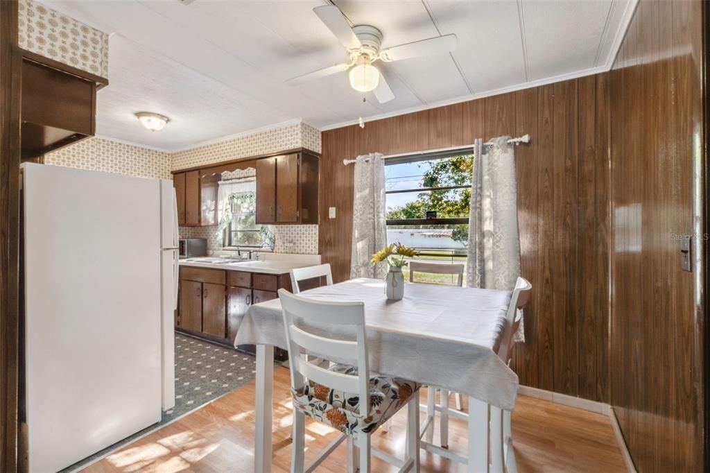 Active With Contract: $220,000 (3 beds, 2 baths, 1000 Square Feet)