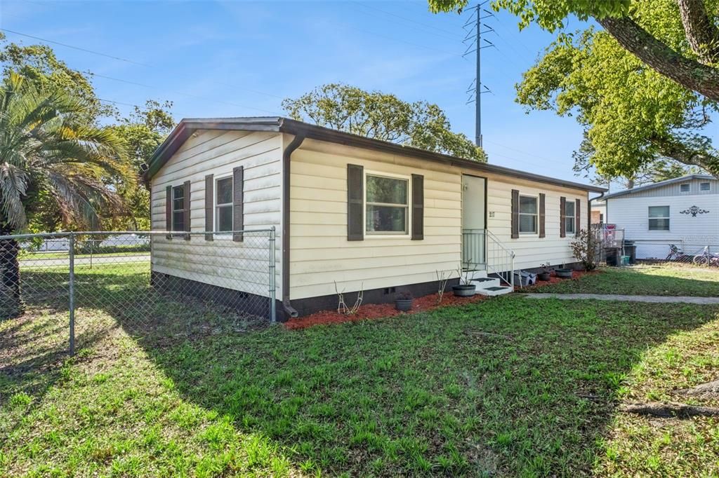 Active With Contract: $220,000 (3 beds, 2 baths, 1000 Square Feet)