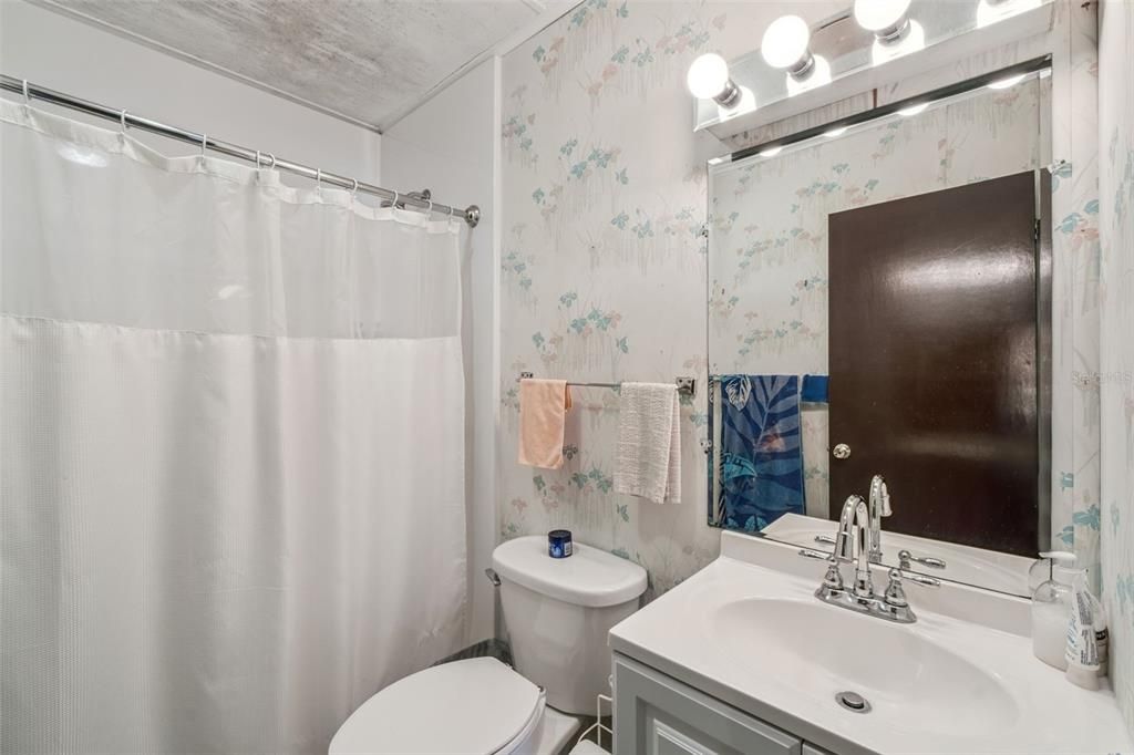 Active With Contract: $220,000 (3 beds, 2 baths, 1000 Square Feet)