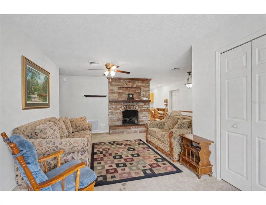 Active With Contract: $295,000 (3 beds, 2 baths, 1902 Square Feet)
