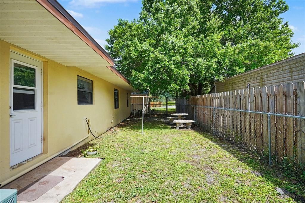 Active With Contract: $295,000 (3 beds, 2 baths, 1902 Square Feet)