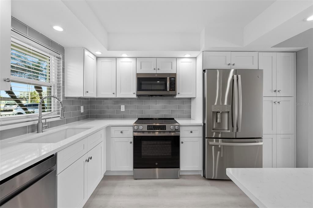 For Sale: $287,990 (2 beds, 2 baths, 1050 Square Feet)