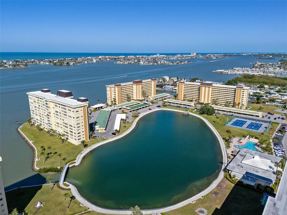 For Sale: $287,990 (2 beds, 2 baths, 1050 Square Feet)
