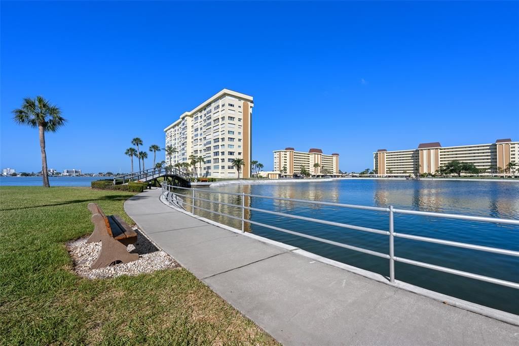For Sale: $287,990 (2 beds, 2 baths, 1050 Square Feet)
