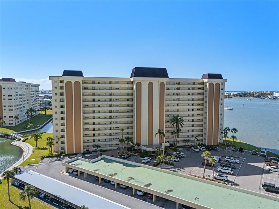 For Sale: $287,990 (2 beds, 2 baths, 1050 Square Feet)