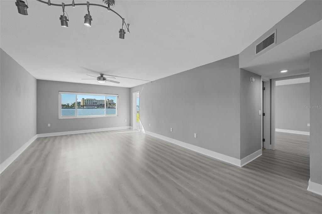 For Sale: $287,990 (2 beds, 2 baths, 1050 Square Feet)