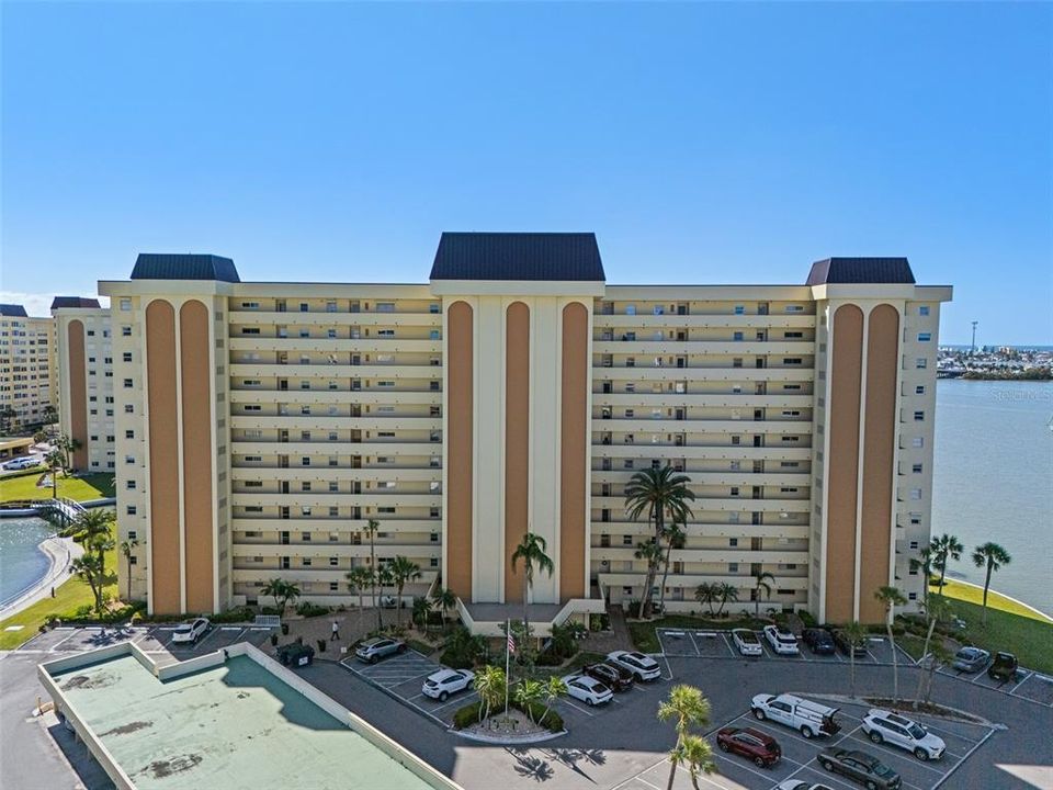 For Sale: $287,990 (2 beds, 2 baths, 1050 Square Feet)