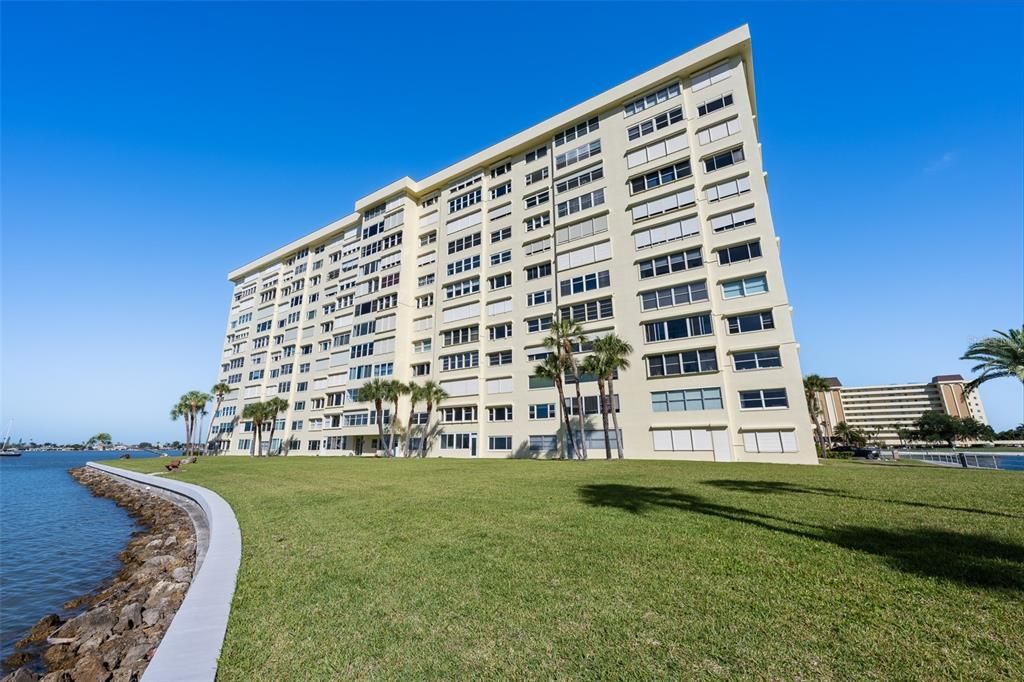 For Sale: $287,990 (2 beds, 2 baths, 1050 Square Feet)