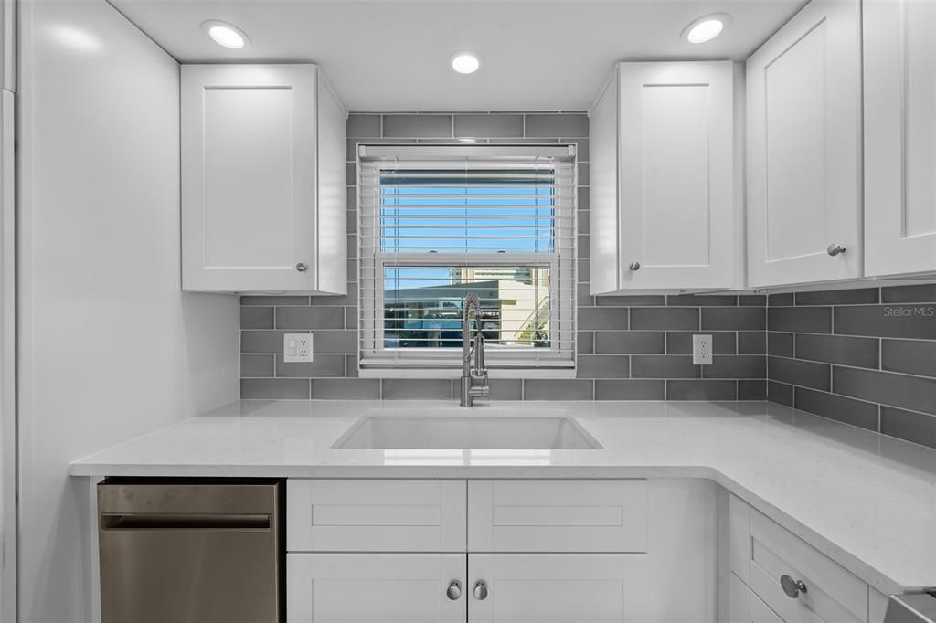 For Sale: $287,990 (2 beds, 2 baths, 1050 Square Feet)