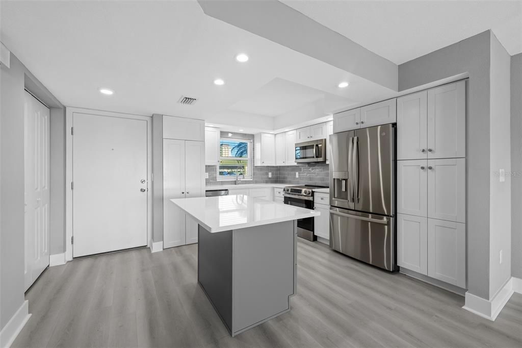 For Sale: $287,990 (2 beds, 2 baths, 1050 Square Feet)