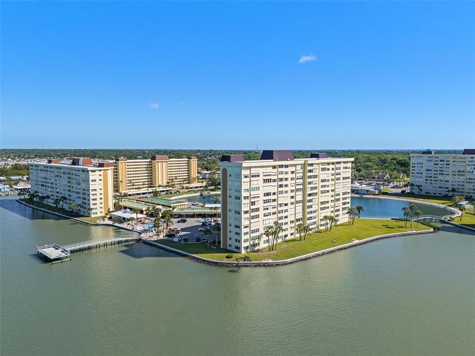 For Sale: $287,990 (2 beds, 2 baths, 1050 Square Feet)