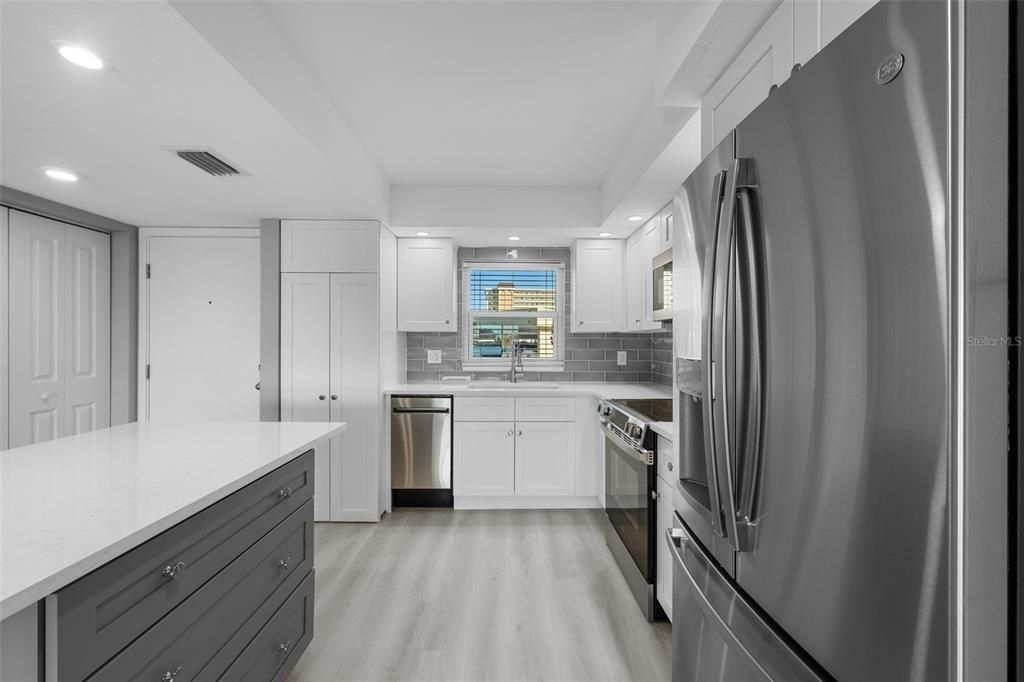 For Sale: $287,990 (2 beds, 2 baths, 1050 Square Feet)