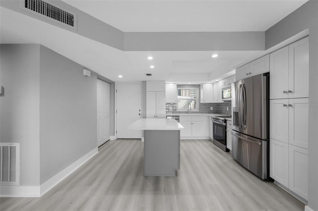For Sale: $287,990 (2 beds, 2 baths, 1050 Square Feet)