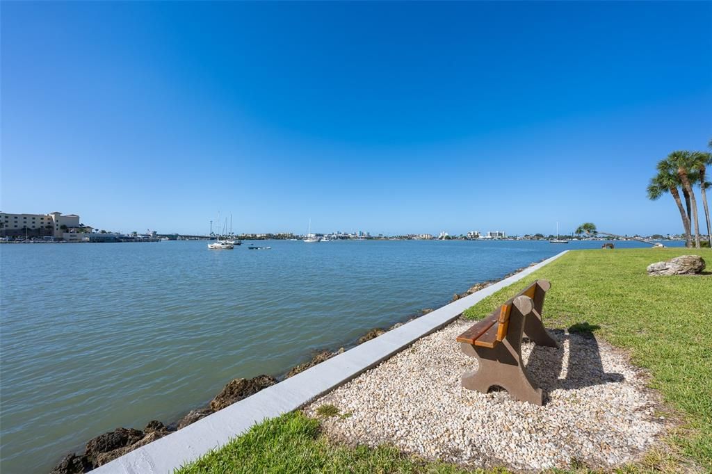 For Sale: $287,990 (2 beds, 2 baths, 1050 Square Feet)