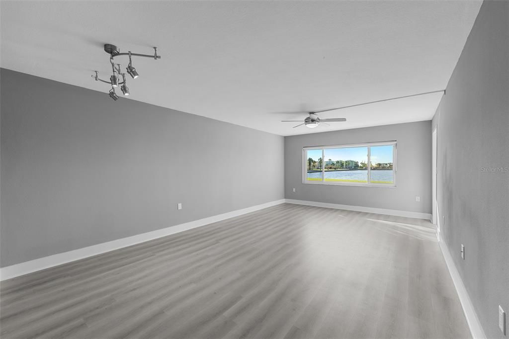 For Sale: $287,990 (2 beds, 2 baths, 1050 Square Feet)